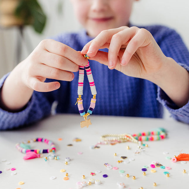 Realizza braccialetti portafortuna di design e brillantezza