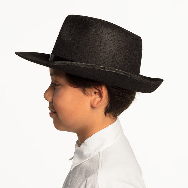 Bambino gangster dal cappello nero