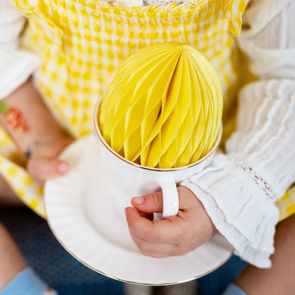 Uovo di Pasqua giallo a nido d'ape 12 cm