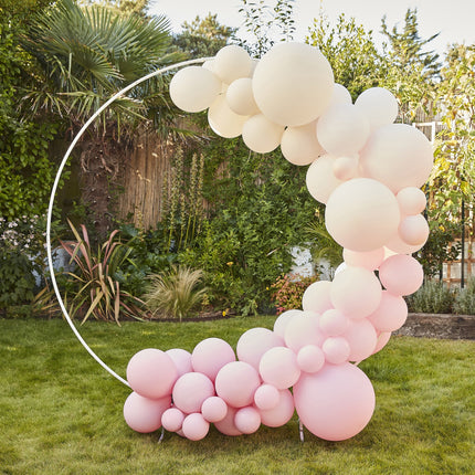 Arco di palloncini rosa bianco crema fai da te