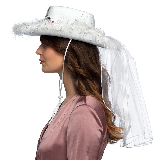 La sposa dal cappello bianco