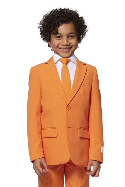 Ragazzo in abito arancione OppoSuits