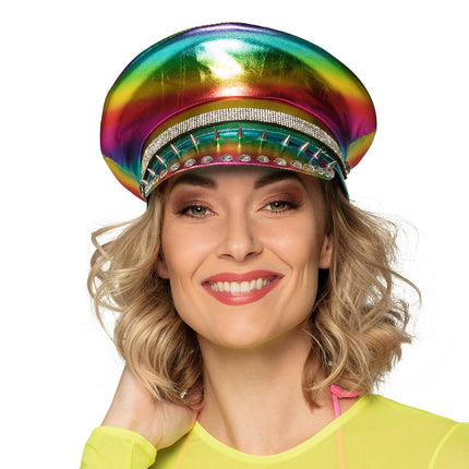 Cappello con borchie arcobaleno