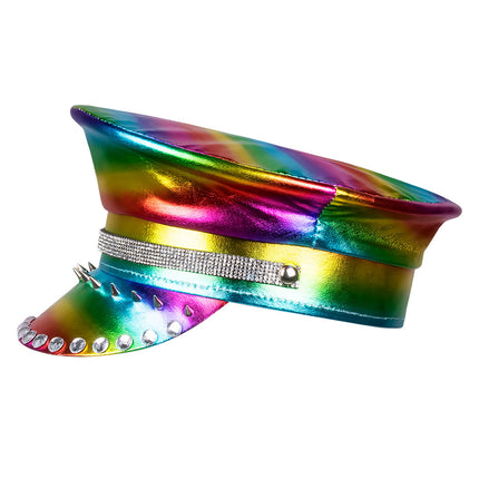 Cappello con borchie arcobaleno