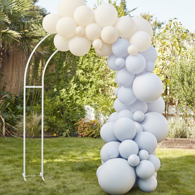 Arco di palloncini blu bianco crema fai da te